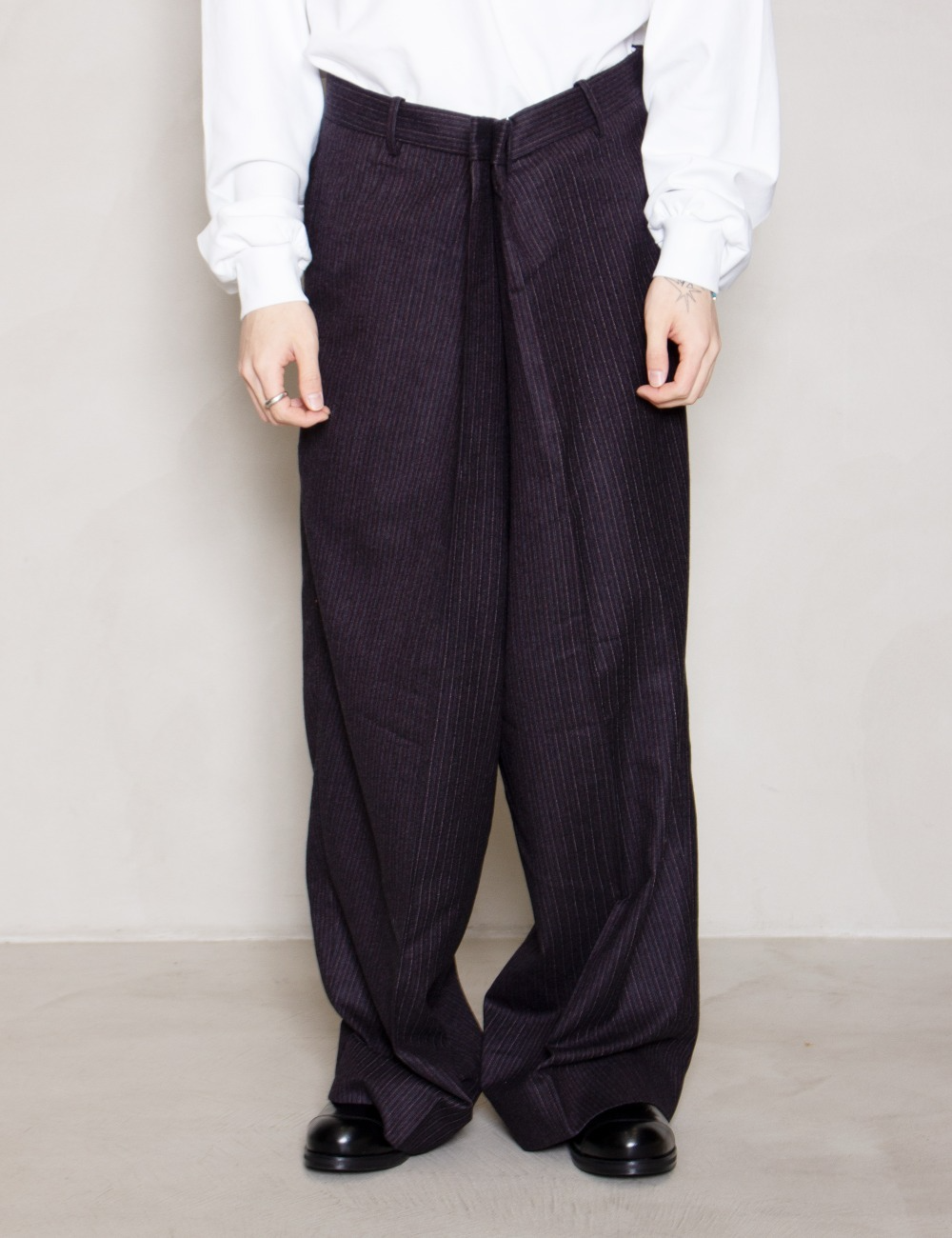 FRONT-FOLD TROUSERS_RED AND GREY PINSTRIPES