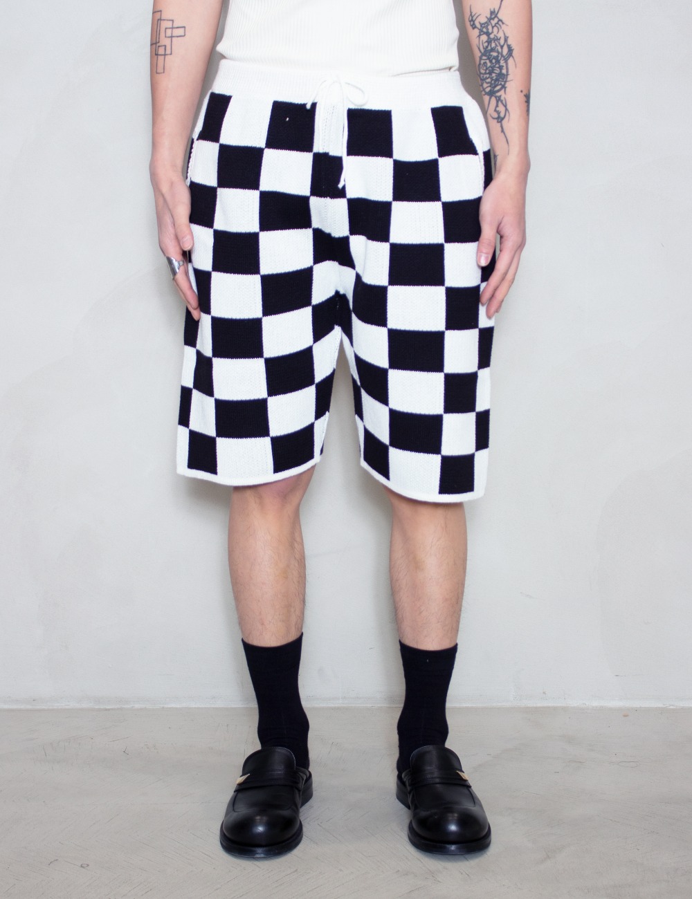 KNITTED SHORTS IN BLACK/WHITE CHECKERS